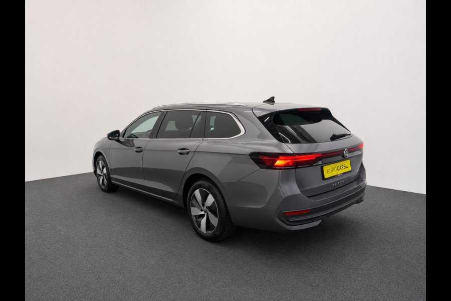 Volkswagen Passat Variant 1.5 eTSI Business Navigatie Apple Carplay Android Auto Camera Parkeerhulp Adaptive Cruise Control Stoel- en stuurverwarming Memory stoelen Virtual Cockpit Climate Control