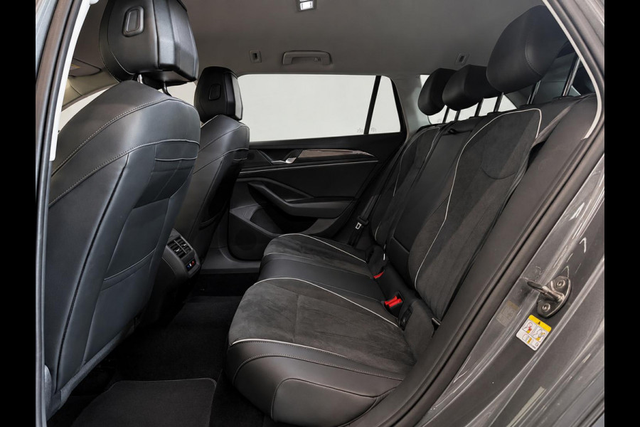Volkswagen Passat Variant 1.5 eTSI Business Navigatie Apple Carplay Android Auto Camera Parkeerhulp Adaptive Cruise Control Stoel- en stuurverwarming Memory stoelen Virtual Cockpit Climate Control