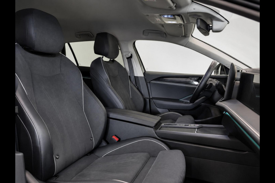 Volkswagen Passat Variant 1.5 eTSI Business Navigatie Apple Carplay Android Auto Camera Parkeerhulp Adaptive Cruise Control Stoel- en stuurverwarming Memory stoelen Virtual Cockpit Climate Control