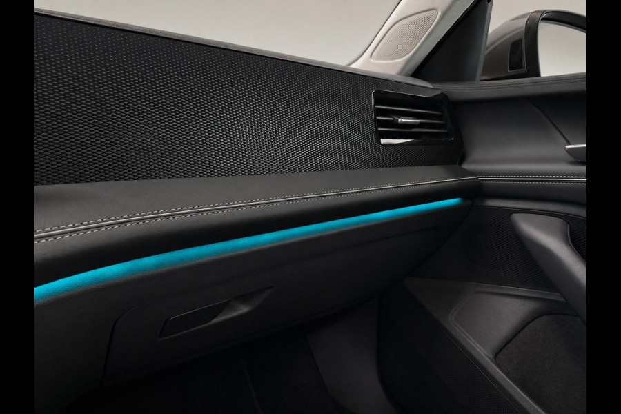 Volkswagen Passat Variant 1.5 eTSI Business Navigatie Apple Carplay Android Auto Camera Parkeerhulp Adaptive Cruise Control Stoel- en stuurverwarming Memory stoelen Virtual Cockpit Climate Control
