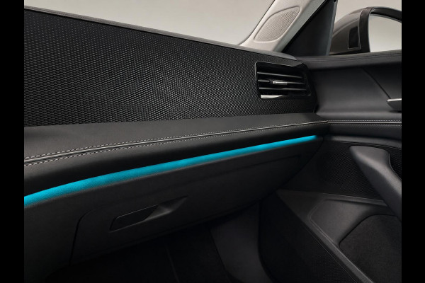 Volkswagen Passat Variant 1.5 eTSI Business Navigatie Apple Carplay Android Auto Camera Parkeerhulp Adaptive Cruise Control Stoel- en stuurverwarming Memory stoelen Virtual Cockpit Climate Control