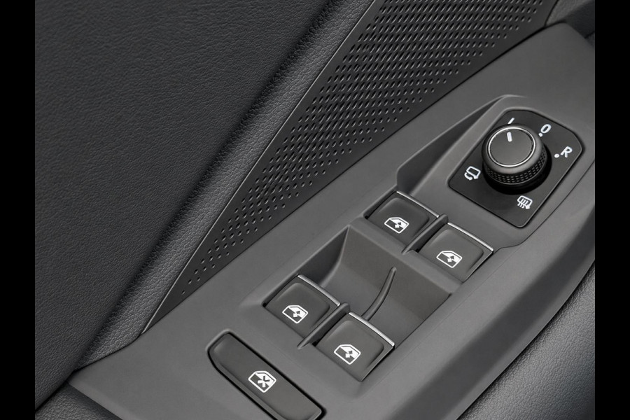 Volkswagen Passat Variant 1.5 eTSI Business Navigatie Apple Carplay Android Auto Camera Parkeerhulp Adaptive Cruise Control Stoel- en stuurverwarming Memory stoelen Virtual Cockpit Climate Control
