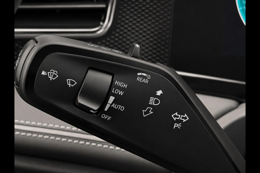 Volkswagen Passat Variant 1.5 eTSI Business Navigatie Apple Carplay Android Auto Camera Parkeerhulp Adaptive Cruise Control Stoel- en stuurverwarming Memory stoelen Virtual Cockpit Climate Control