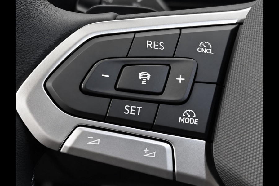 Volkswagen Passat Variant 1.5 eTSI Business Navigatie Apple Carplay Android Auto Camera Parkeerhulp Adaptive Cruise Control Stoel- en stuurverwarming Memory stoelen Virtual Cockpit Climate Control