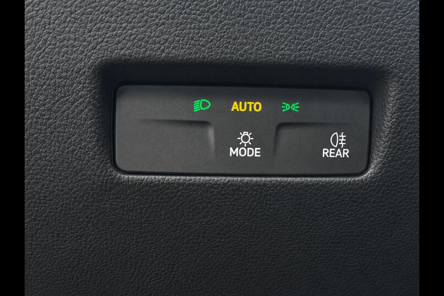Volkswagen Passat Variant 1.5 eTSI Business Navigatie Apple Carplay Android Auto Camera Parkeerhulp Adaptive Cruise Control Stoel- en stuurverwarming Memory stoelen Virtual Cockpit Climate Control