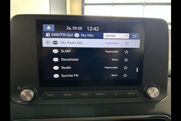 Hyundai Kona EV Comfort 39 kWh SOH 95,2% | Verwarmde stoelen | Digitaal dashboard | Warmtepomp | Navigatie