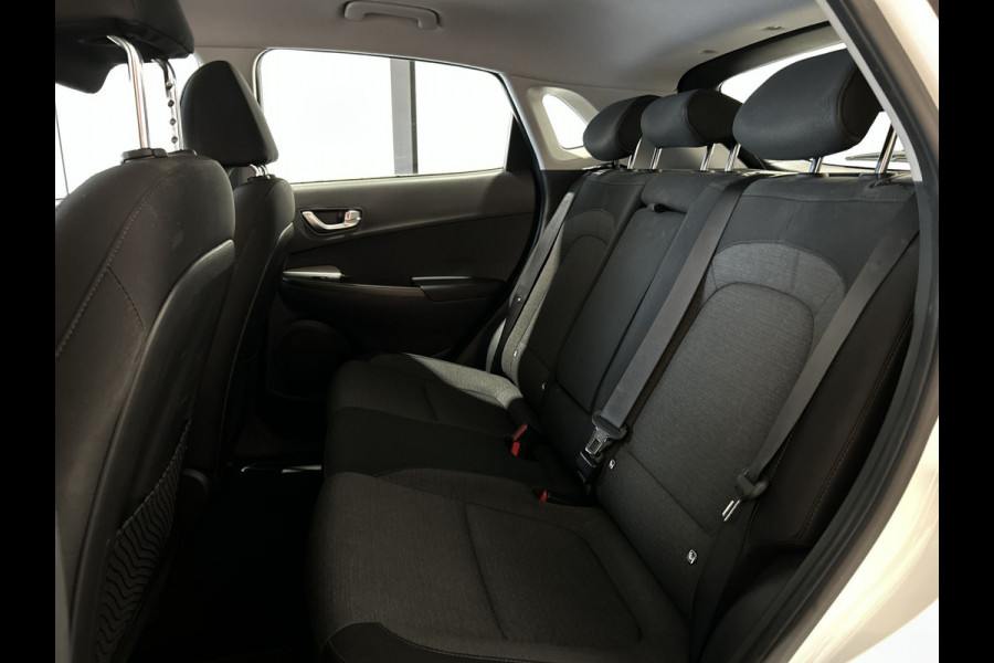 Hyundai Kona EV Comfort 39 kWh SOH 95,2% | Verwarmde stoelen | Digitaal dashboard | Warmtepomp | Navigatie