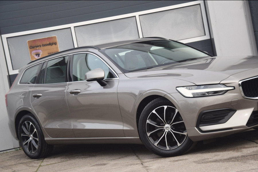 Volvo V60 2.0 B3 Momentum Business UITKLAPBARE TREKHAAK/LEDEREN BEKLEDING/COMFORT-STOELEN