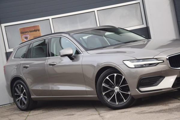 Volvo V60 2.0 B3 Momentum Business UITKLAPBARE TREKHAAK/LEDEREN BEKLEDING/COMFORT-STOELEN