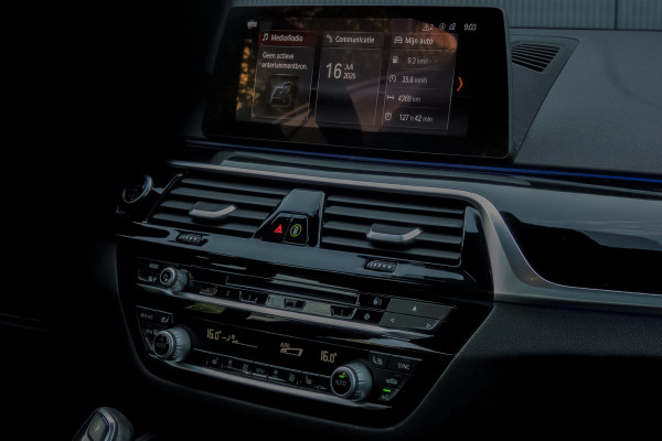 BMW 5 Serie 530i High Executive | M-pakket | Elek. voorstoelen met geheugen | Stoelverwarming | Panoramadak | Klepsysteem