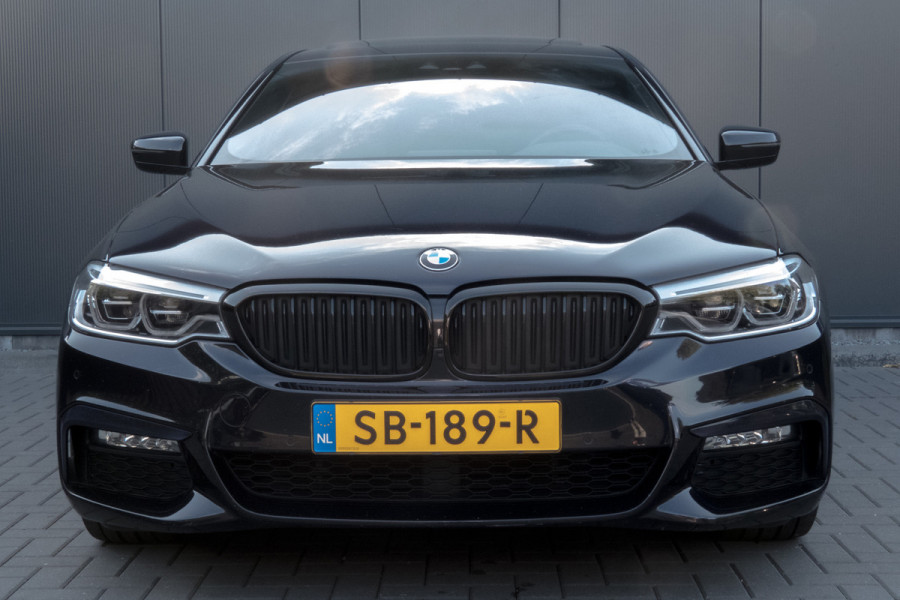 BMW 5 Serie 530i High Executive | M-pakket | Elek. voorstoelen met geheugen | Stoelverwarming | Panoramadak | Klepsysteem