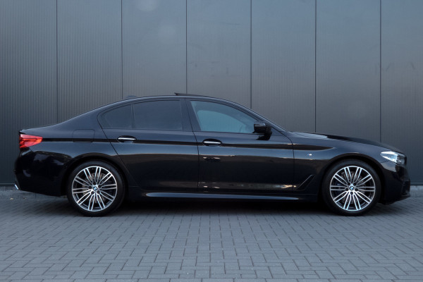 BMW 5 Serie 530i High Executive | M-pakket | Elek. voorstoelen met geheugen | Stoelverwarming | Panoramadak | Klepsysteem