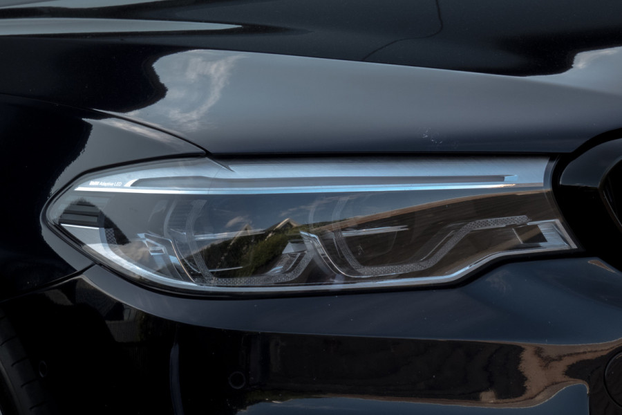 BMW 5 Serie 530i High Executive | M-pakket | Elek. voorstoelen met geheugen | Stoelverwarming | Panoramadak | Klepsysteem