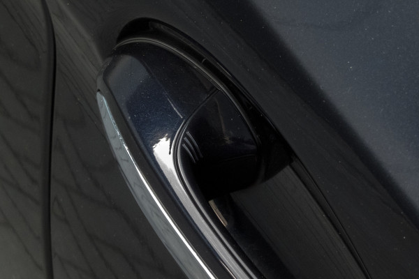 BMW 5 Serie 530i High Executive | M-pakket | Elek. voorstoelen met geheugen | Stoelverwarming | Panoramadak | Klepsysteem