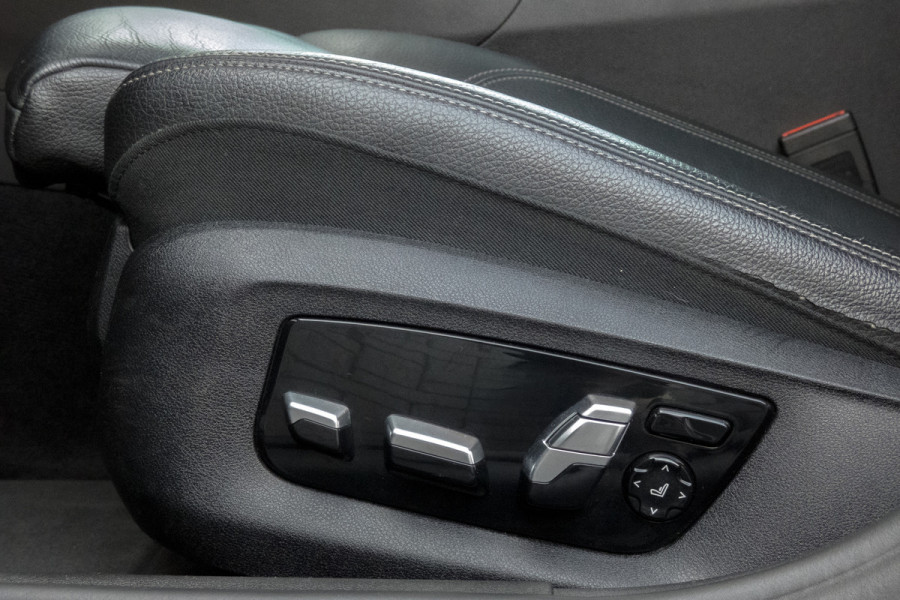 BMW 5 Serie 530i High Executive | M-pakket | Elek. voorstoelen met geheugen | Stoelverwarming | Panoramadak | Klepsysteem