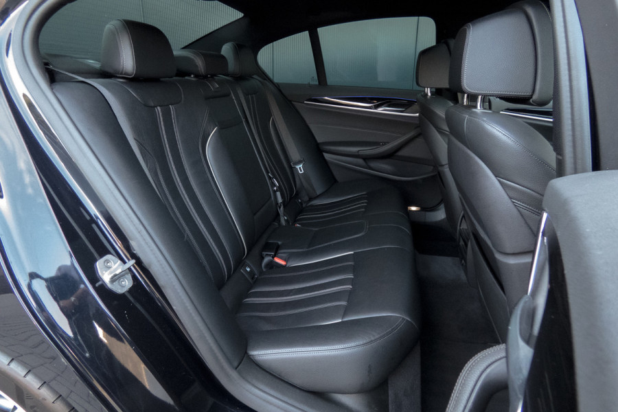 BMW 5 Serie 530i High Executive | M-pakket | Elek. voorstoelen met geheugen | Stoelverwarming | Panoramadak | Klepsysteem