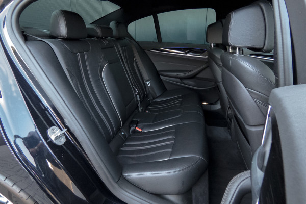 BMW 5 Serie 530i High Executive | M-pakket | Elek. voorstoelen met geheugen | Stoelverwarming | Panoramadak | Klepsysteem