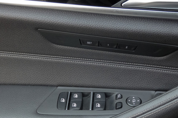 BMW 5 Serie 530i High Executive | M-pakket | Elek. voorstoelen met geheugen | Stoelverwarming | Panoramadak | Klepsysteem