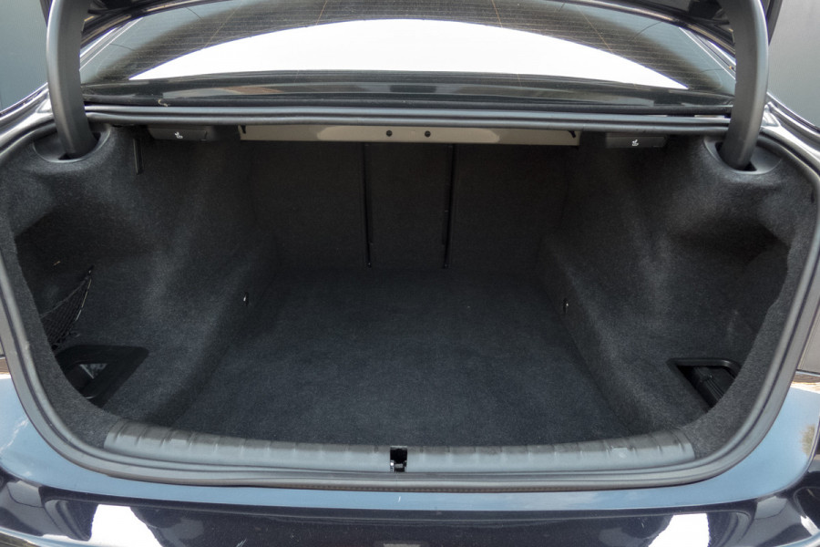 BMW 5 Serie 530i High Executive | M-pakket | Elek. voorstoelen met geheugen | Stoelverwarming | Panoramadak | Klepsysteem
