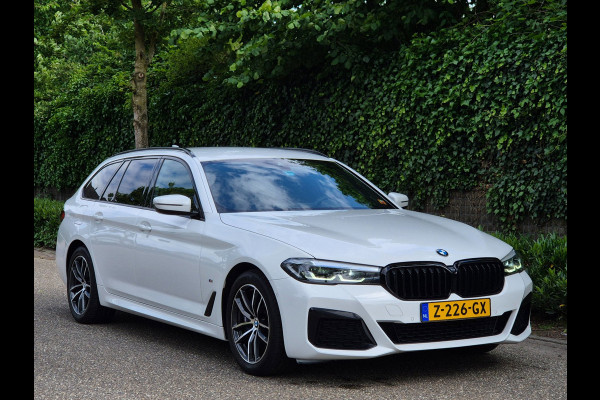 BMW 5 Serie Touring 530e M Sport LED CarPlay Elek. Stoelen 100% dealer onderhouden 530e Business Edition Plus