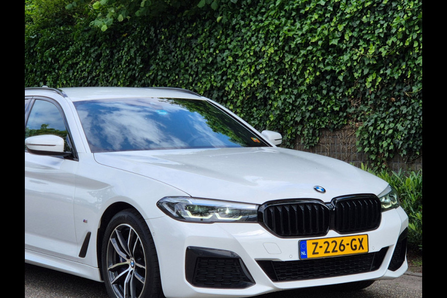 BMW 5 Serie Touring 530e M Sport LED CarPlay Elek. Stoelen 100% dealer onderhouden 530e Business Edition Plus