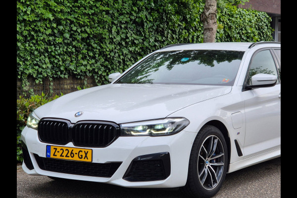 BMW 5 Serie Touring 530e M Sport LED CarPlay Elek. Stoelen 100% dealer onderhouden 530e Business Edition Plus