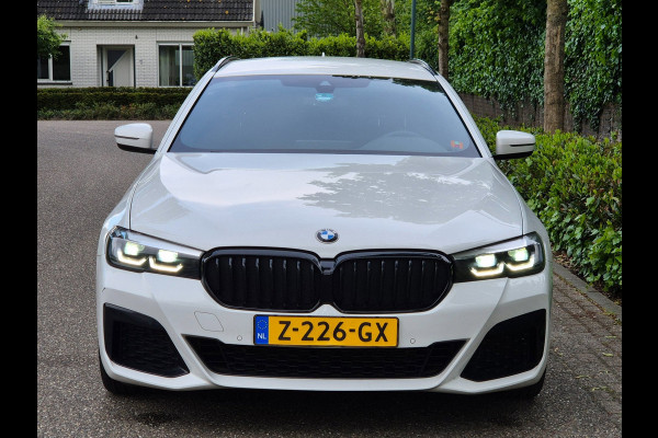 BMW 5 Serie Touring 530e M Sport LED CarPlay Elek. Stoelen 100% dealer onderhouden 530e Business Edition Plus