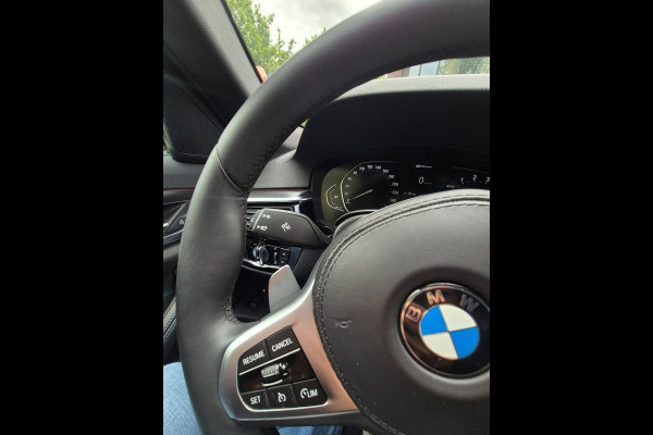 BMW 5 Serie Touring 530e M Sport LED CarPlay Elek. Stoelen 100% dealer onderhouden 530e Business Edition Plus