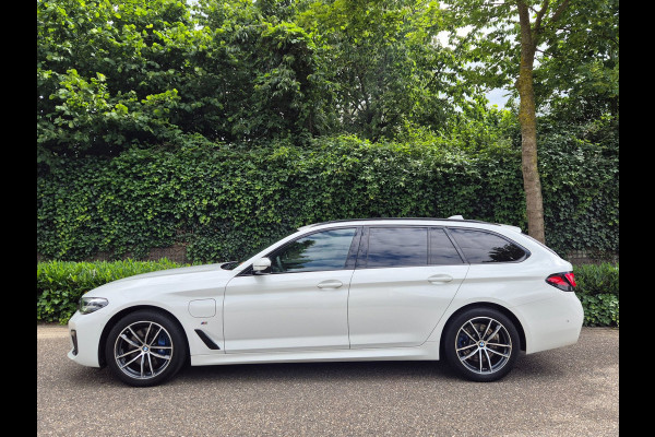 BMW 5 Serie Touring 530e M Sport LED CarPlay Elek. Stoelen 100% dealer onderhouden 530e Business Edition Plus