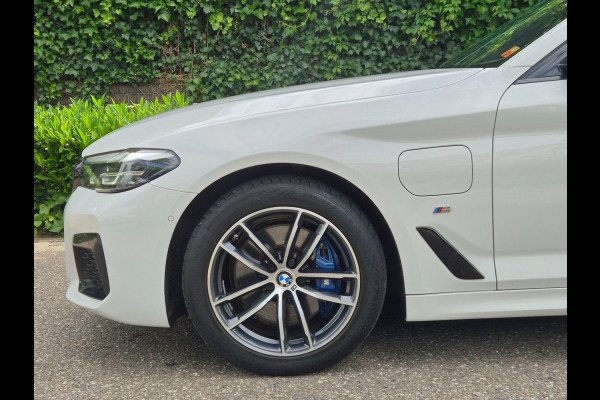 BMW 5 Serie Touring 530e M Sport LED CarPlay Elek. Stoelen 100% dealer onderhouden 530e Business Edition Plus