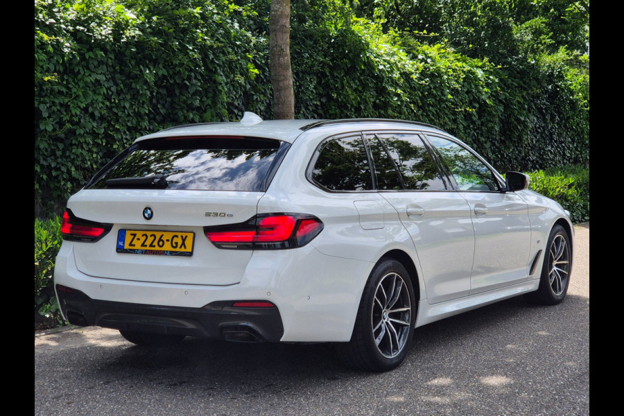 BMW 5 Serie Touring 530e M Sport LED CarPlay Elek. Stoelen 100% dealer onderhouden 530e Business Edition Plus