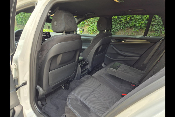 BMW 5 Serie Touring 530e M Sport LED CarPlay Elek. Stoelen 100% dealer onderhouden 530e Business Edition Plus