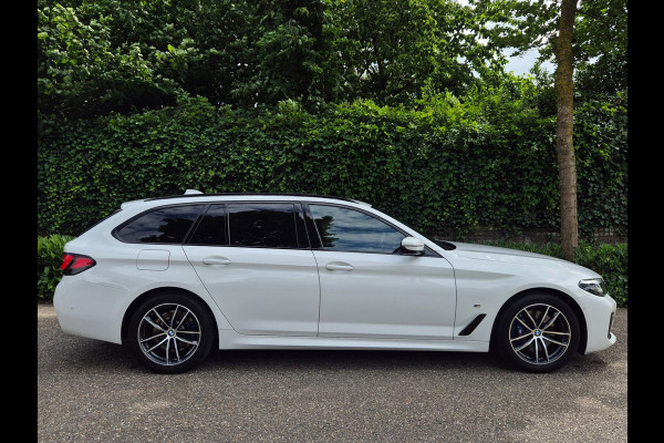 BMW 5 Serie Touring 530e M Sport LED CarPlay Elek. Stoelen 100% dealer onderhouden 530e Business Edition Plus
