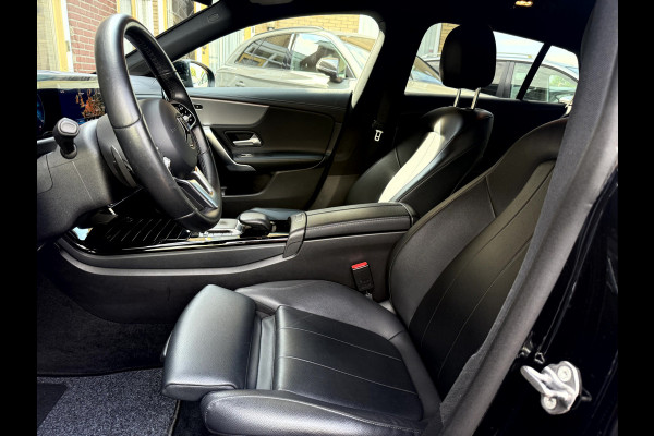 Mercedes-Benz CLA-Klasse Shooting Brake 200 d Business Luxury NL. Auto, Widescreen, Sfeerverlichting