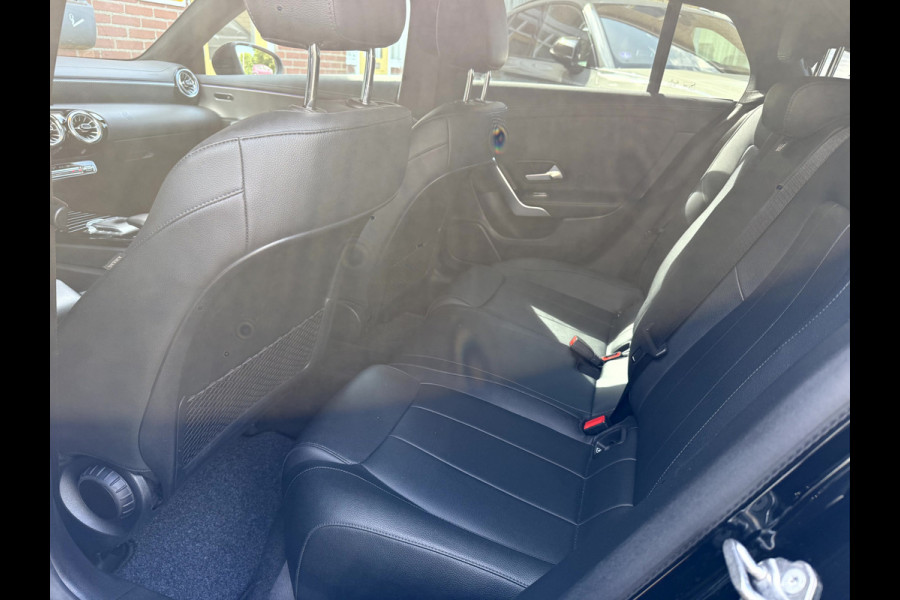 Mercedes-Benz CLA-Klasse Shooting Brake 200 d Business Luxury NL. Auto, Widescreen, Sfeerverlichting