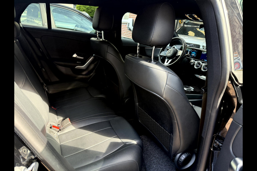 Mercedes-Benz CLA-Klasse Shooting Brake 200 d Business Luxury NL. Auto, Widescreen, Sfeerverlichting