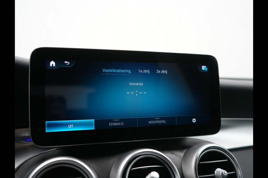Mercedes-Benz GLC 300e 4MATIC Business Solution AMG PHEV 313pk Dealer O.H. | Trekhaak Afn. | Adaptive Cruise | Head Up | 360 Camera | Multi Beam LED | Lederen Sportstoelen Memory & Massage | Sfeerverlichting | Stoelverwarming | Apple Carplay | Blis | Navigatie | DAB | Plug In Hybrid |