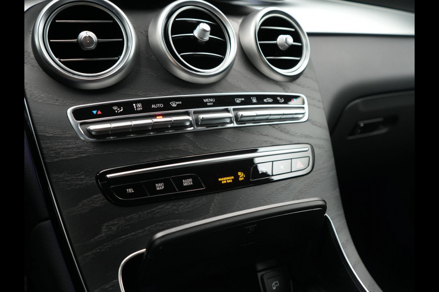Mercedes-Benz GLC 300e 4MATIC Business Solution AMG PHEV 313pk Dealer O.H. | Trekhaak Afn. | Adaptive Cruise | Head Up | 360 Camera | Multi Beam LED | Lederen Sportstoelen Memory & Massage | Sfeerverlichting | Stoelverwarming | Apple Carplay | Blis | Navigatie | DAB | Plug In Hybrid |