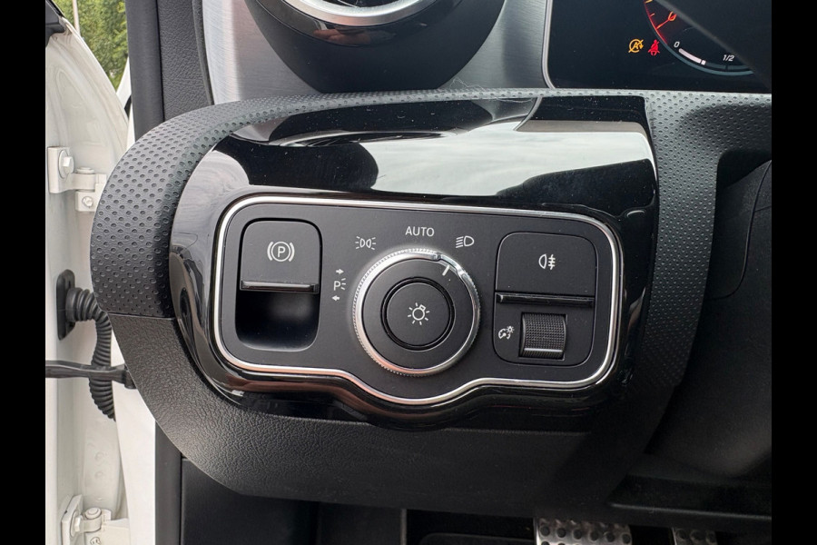 Mercedes-Benz CLA-Klasse 180 Premium Plus 10 INCH WIDESCREEN