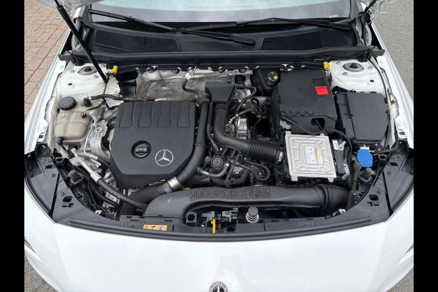 Mercedes-Benz CLA-Klasse 180 Premium Plus 10 INCH WIDESCREEN