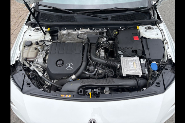 Mercedes-Benz CLA-Klasse 180 Premium Plus 10 INCH WIDESCREEN
