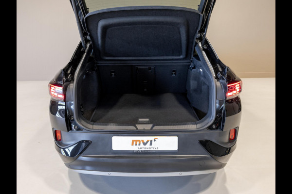 Volkswagen ID.5 Pro 77 kWh SOH 95% / 204pk / Achteruitrij camera / Stoelverwarming /