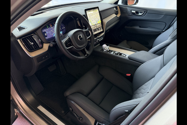 Volvo XC60 2.0 T8 455PK AWD ULTRA DARK NIEUWE AUTO ELEK.TREKHAAK HARMAN KARDON HEADUP 360.CAM STOEL/STUUR VERW LEER SCHUIFDAK