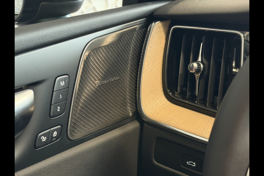Volvo XC60 2.0 T8 455PK AWD ULTRA DARK NIEUWE AUTO ELEK.TREKHAAK HARMAN KARDON HEADUP 360.CAM STOEL/STUUR VERW LEER SCHUIFDAK