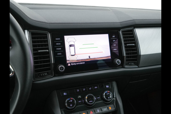 Škoda Kodiaq 1.5 TSI Business Edition (INCL-BTW) *LEATHER-FABRIC | FULL-LED | DIGI-COCKPIT | CAMERA | KEYLESS | DAB+ | NAVI-FULLMAP | SPORTSEATS | PRIVACY-GLASS | ECC | PDC | TOWBAR | CRUISE | 20''ALU*