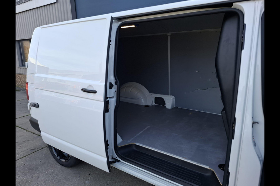 Volkswagen Transporter 2.0 TDI L2H1 30 Comfortline CARPLAY / L2H1 / CRUISE CONTROLE / AIRCO / EURO 6