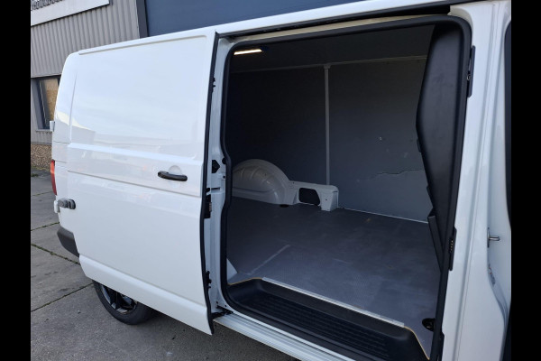 Volkswagen Transporter 2.0 TDI L2H1 30 Comfortline CARPLAY / L2H1 / CRUISE CONTROLE / AIRCO / EURO 6