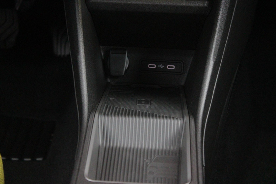 Renault 5 COMFORT RANGE ICONIC CINQ 150PK 52 kWh | PACK WINTER: ELEKTRISCH VERWARMBARE VOORSTOELEN/ELEKTRISCH VERWARMBAAR STUURWIEL/BESTUURDERSSTOEL MET ELEKTRISCH VERSTELBARE LENDESTEUN/IN HOOGTE VERSTELBARE PASSAGIERSSTOEL | PACK PREMIUM SOUND HARMAN KARDON: 9 SPEAKERS WAARVAN 1 SUBWOOFER/VERMOGEN 410 WATT/5 GELUIDSSFEREN: STUDIO/PODCAST/CONCERT/CLUB EN IMMERSION | PACK PARKING: FULL EASY PARK ASSIST MET PARKEERSENSOREN AAN VOOR EN ZIJKANT | PACK SAFETY & ADVANCED DRIVING ASSIST: INTELLIGENT ADAPTIVE CRUISE CONTROL,GEBRUIKT KAARTDATA OM SNELHEID AAN TE PASSEN/ACCUPANT SAFETY E