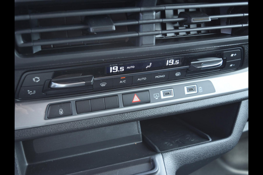 Opel Vivaro-e Dubbele Cabine 75kWh | STX Sport | Mooiste  bus van NL (!) | Lederen bekleding | Spoilerpakket | 18 inch Lichtmetalen velgen | Dynamic Comfort NAV Pakket | Winterpakket | 2x schuifdeur | Betimmering | Comfortstoelen |