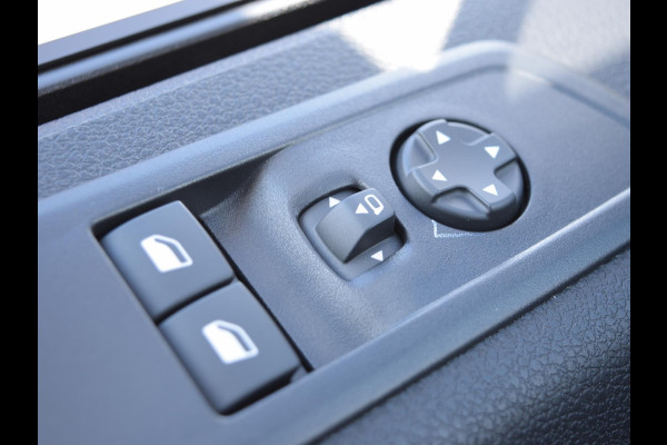 Opel Vivaro-e Dubbele Cabine 75kWh | STX Sport | Mooiste  bus van NL (!) | Lederen bekleding | Spoilerpakket | 18 inch Lichtmetalen velgen | Dynamic Comfort NAV Pakket | Winterpakket | 2x schuifdeur | Betimmering | Comfortstoelen |